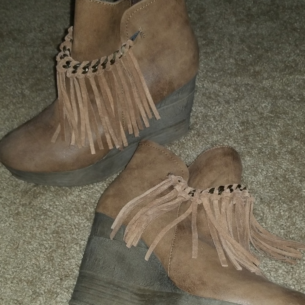 Leather wedges